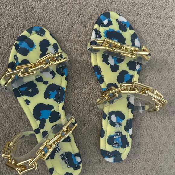 Cape Robbin nwot size 10 sandal - Picture 2 of 3